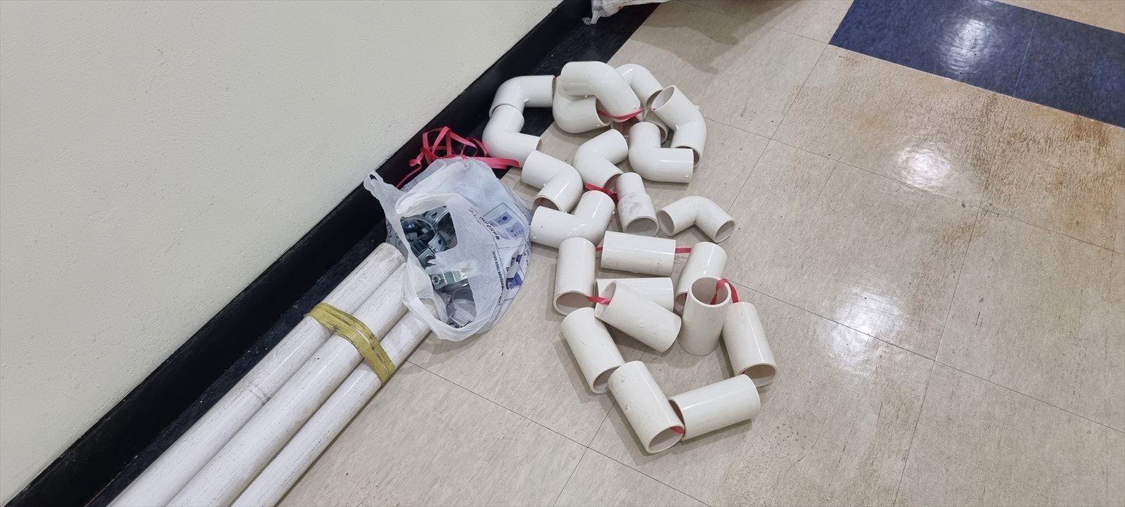 드레인 배관 공사용 PVC 관과 엘보 자재